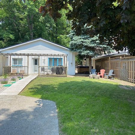 Cozy Cottage Retreat Lambton Shores 外观 照片